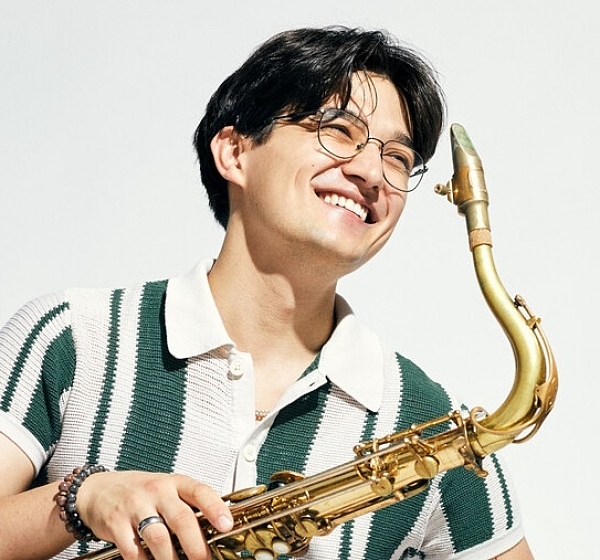 Kevin, saxofoonles in Oud-Beijerland