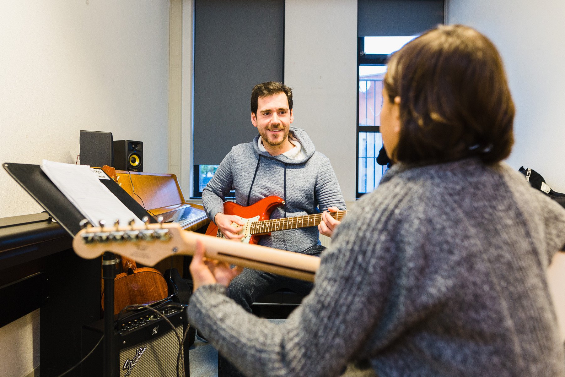Elektrisch gitaarles leren spelen bij School of Music