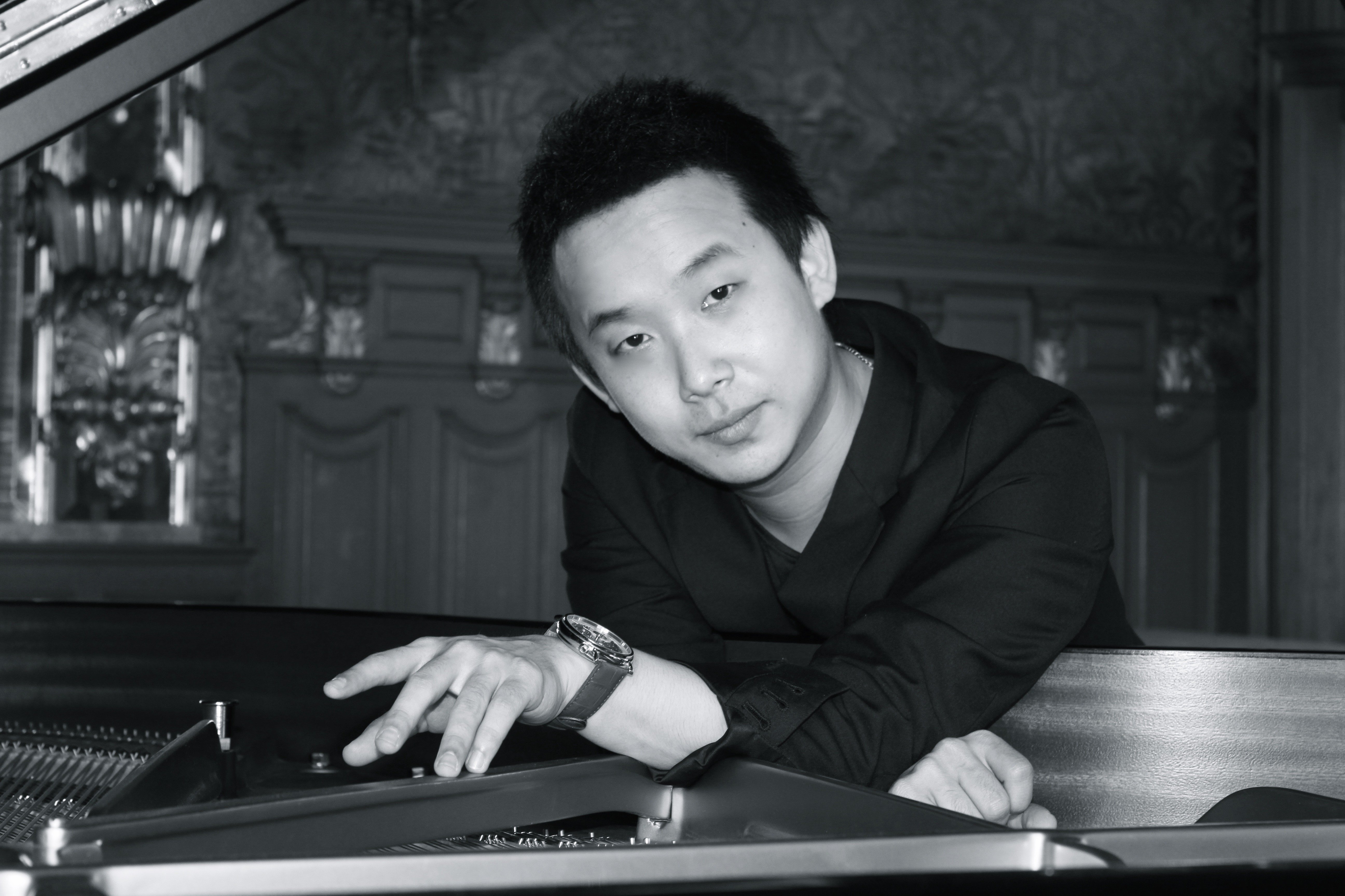 Piano teacher Shintaro