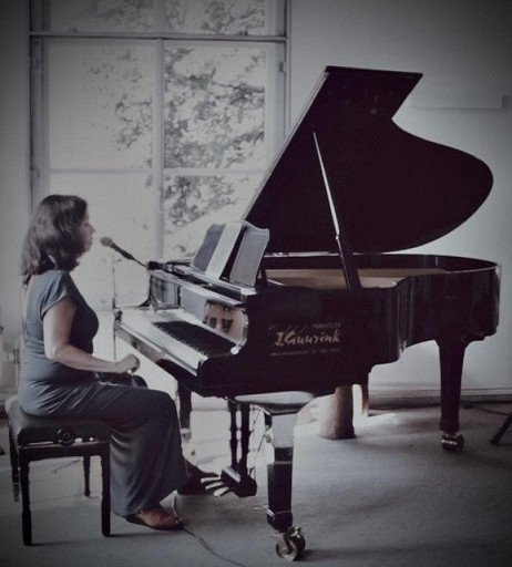 Saskia pianodocente.jpeg